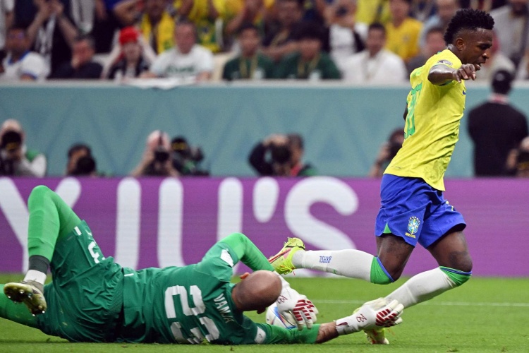 世界杯处子秀送助攻，维尼修斯成1966年以来的第六位巴西人