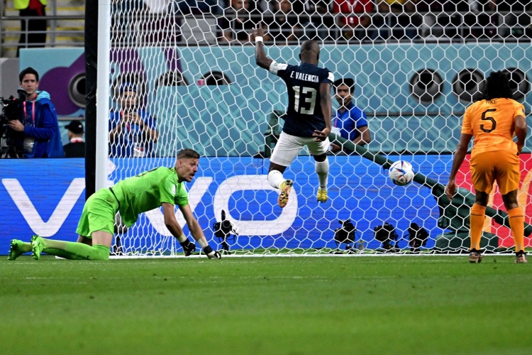 世界杯历史只有4人包揽国家队连续6粒进球：瓦伦西亚、罗西在列