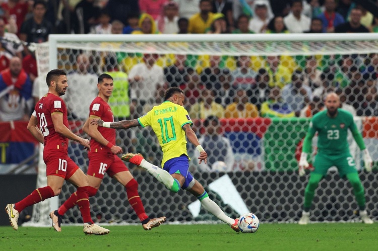 父亲：相信内马尔会回到球场，他会和巴西尽全力赢得世界杯