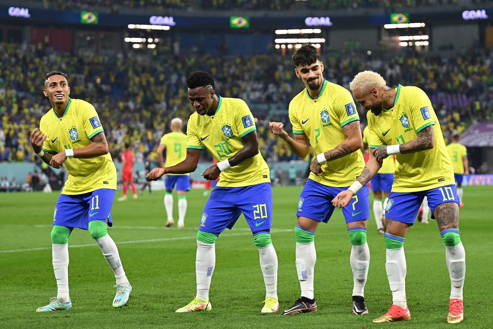 巴西记者：跳舞庆祝是对足球最棒的尊重行为之一