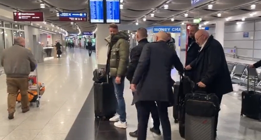 记者：奥米林已经抵达杜塞尔多夫，今天将完成体检并与门兴签约