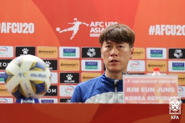 粤媒：韩国国青主帅金殷中曾在长沙金德踢球，对中国球员非常熟悉