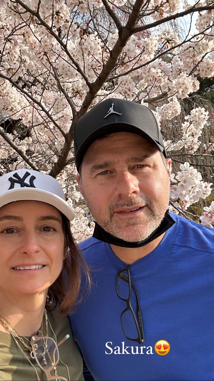 准备好出山了吗？波切蒂诺ins晒和妻子去日本游玩照：赏樱花