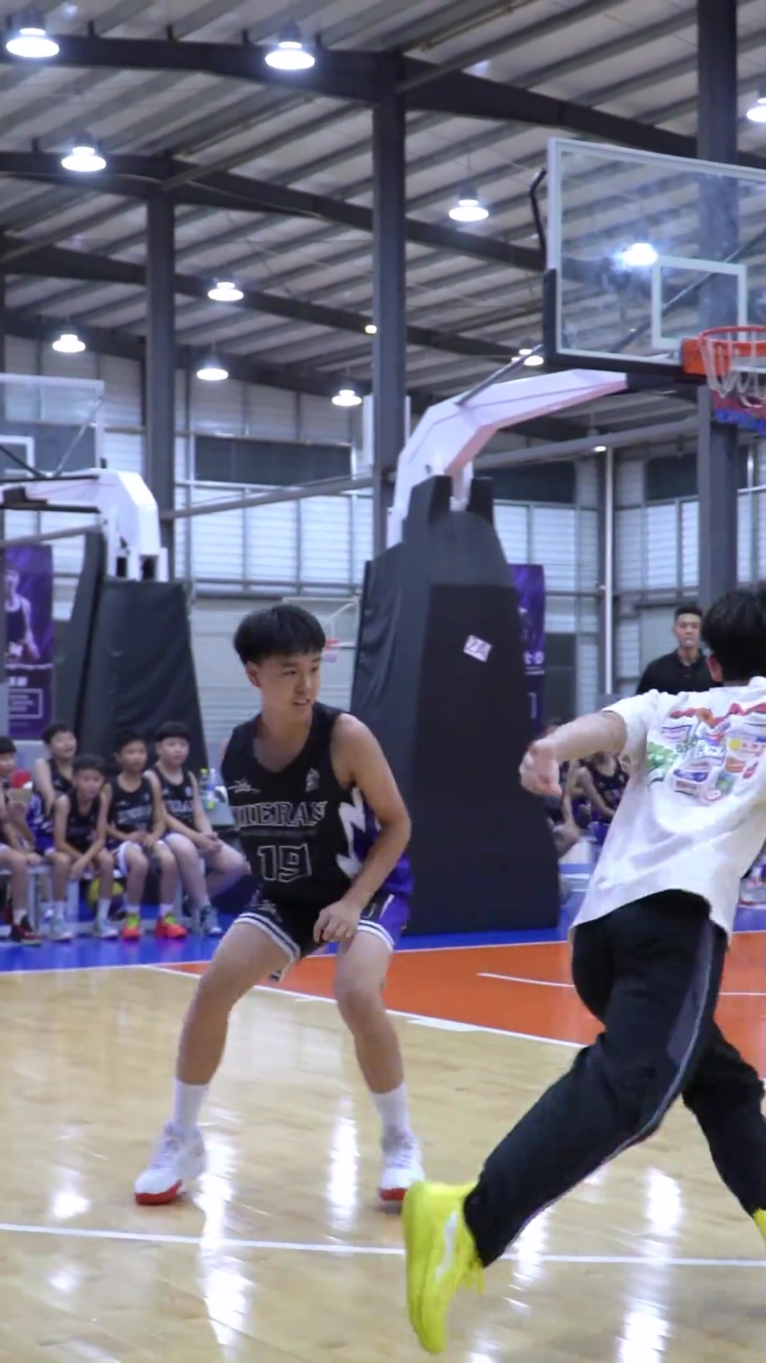 徐杰亲自与学员们5v5对抗,检验训练成果