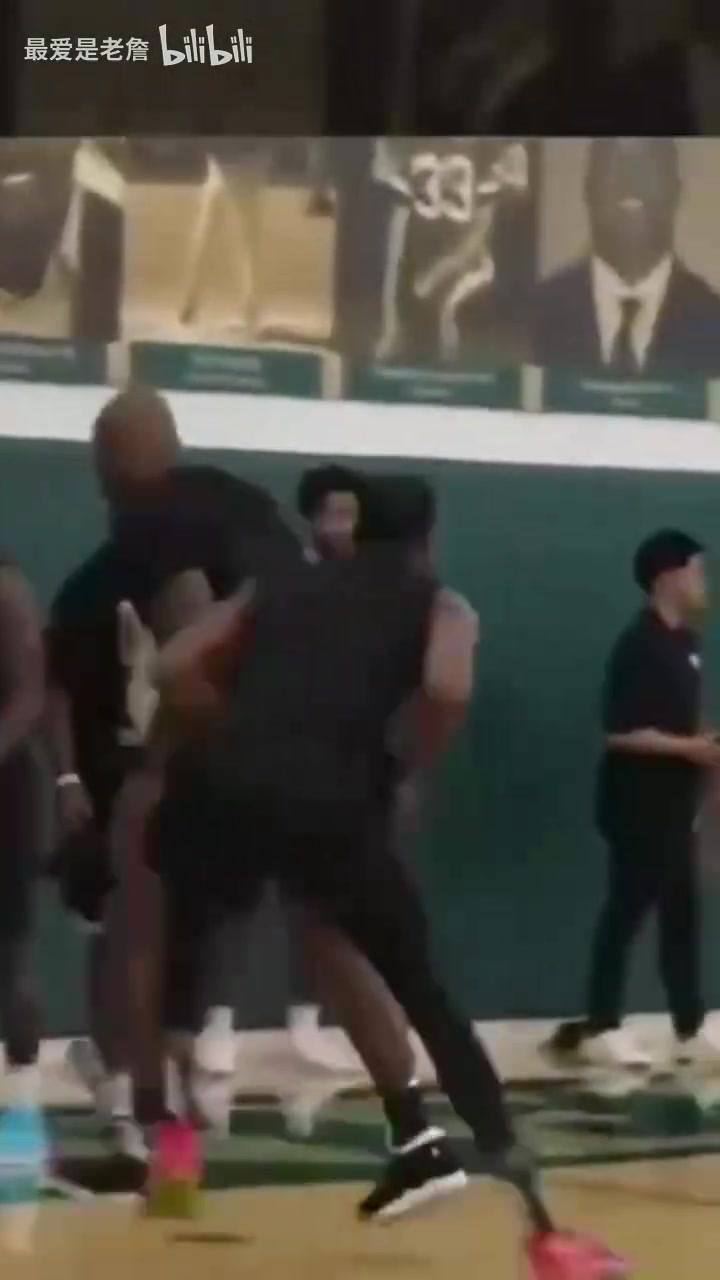 这身体素质确实挺猛!湖人新援科洛克近期训练视频合集!