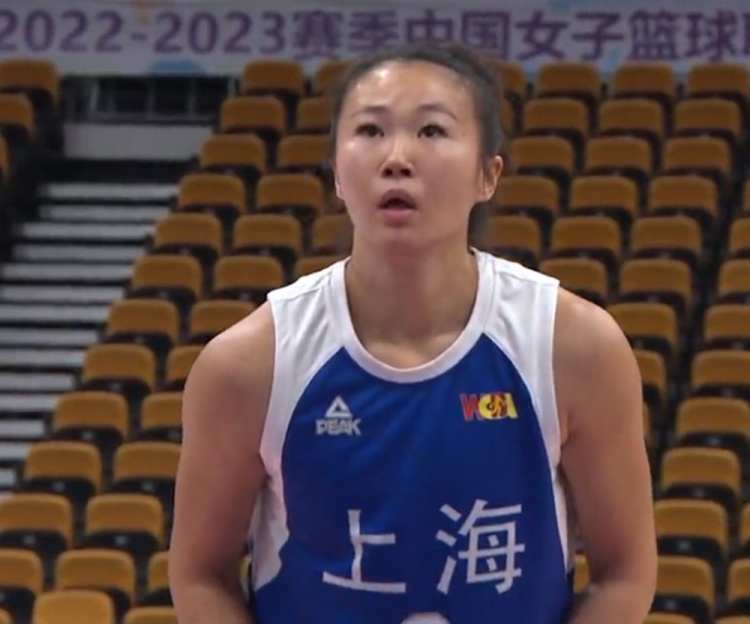 WCBA现役最年长！37岁的上海女篮球员黄靖砍20分5板5助5断