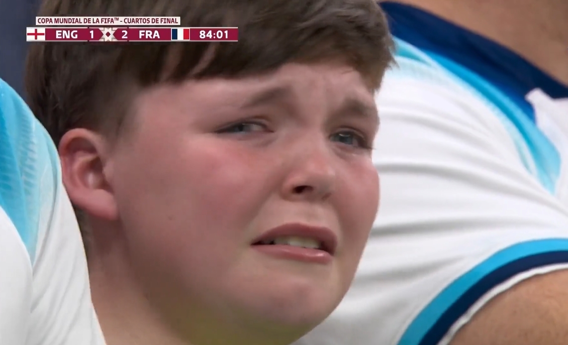 凯恩第84分钟射失点球，英格兰小球迷痛哭流涕
