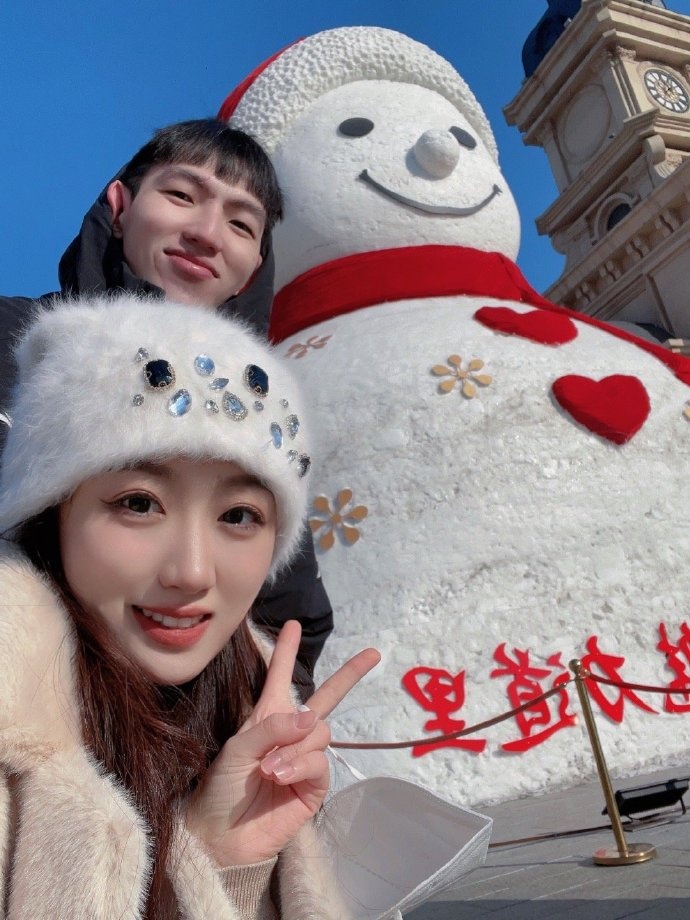 ❄️冰雪世界！吴前与女友前往哈尔滨游玩