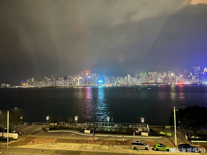 赵继伟晒香港夜景照：上一次还是五六年前 环境依旧不错