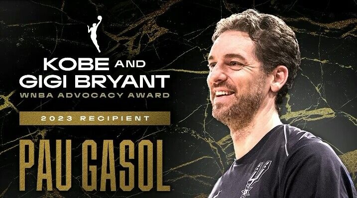 大加索尔获得第二届“科比&Gigi”WNBA倡导奖 瓦妮莎为其颁奖