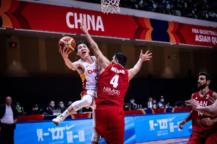 中国男篮上半场不及格，下半场满分