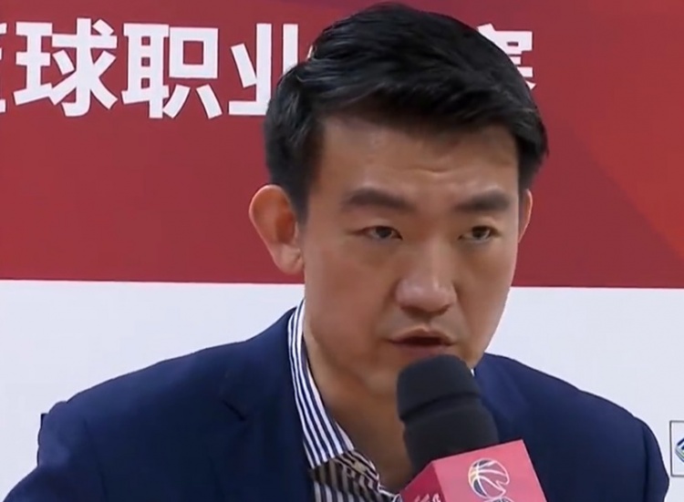 王博：球员在广东高强度的对抗下心态没有变 比赛非常精彩