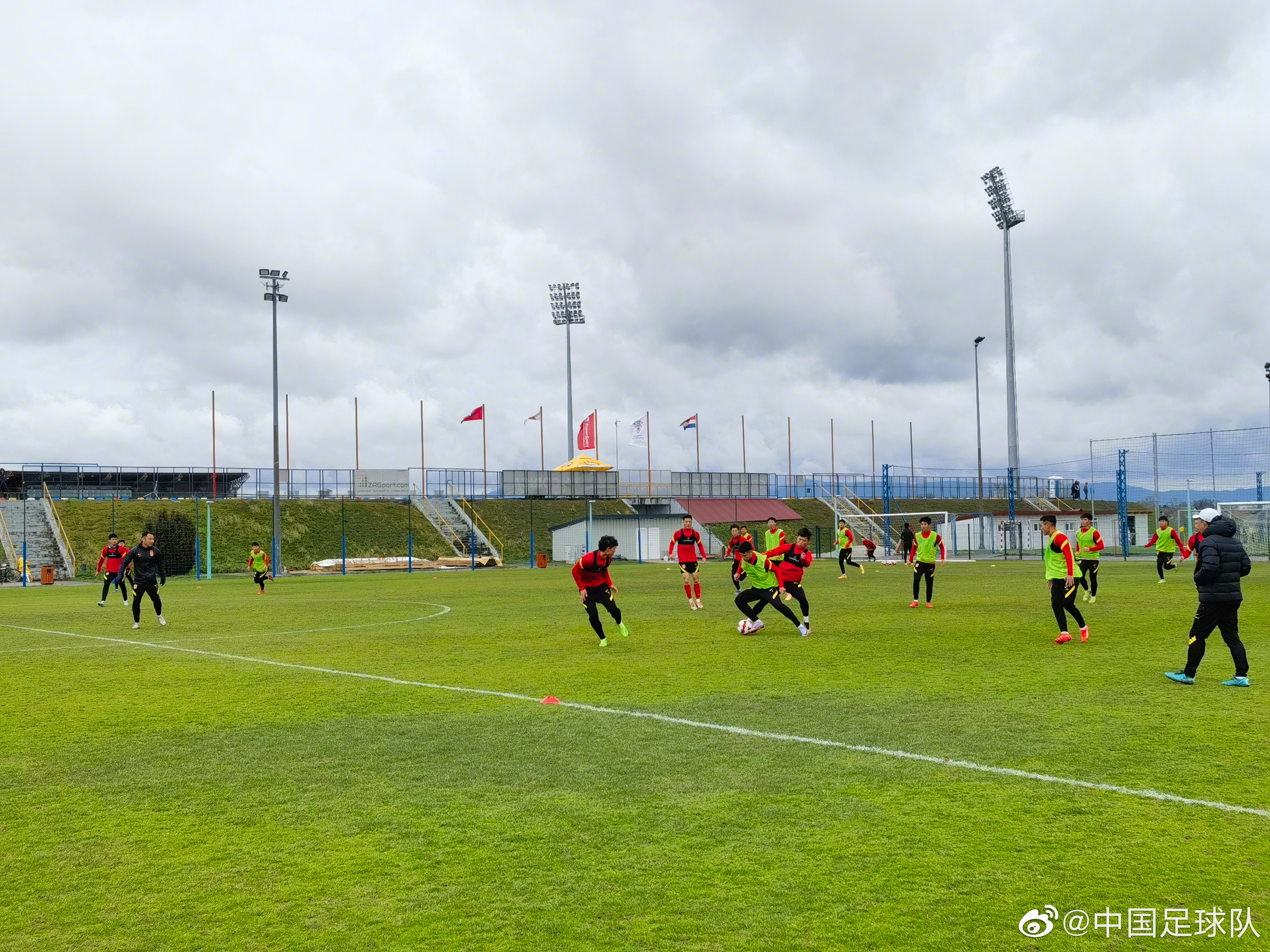 中国国奥抵达克罗地亚萨格勒布驻地，14日将迎本次拉练首场对抗赛