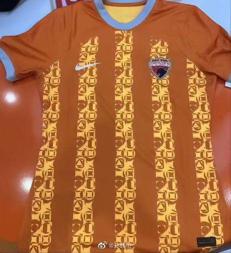 你给几分？金色条纹配橙色底色，深圳队新赛季主场球衣出炉
