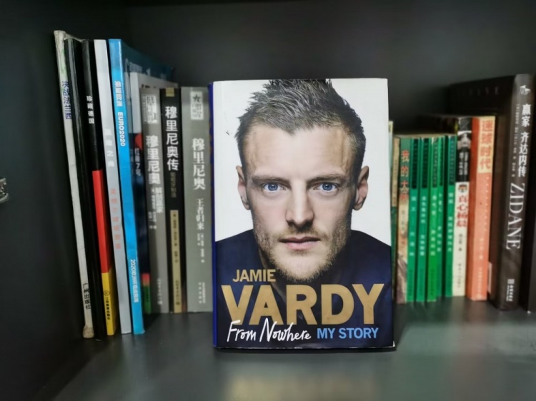 狠看足球书7：《瓦尔迪自传-横空出世》