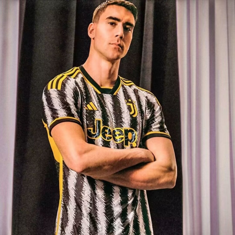 尤文图斯发布2023/24赛季主场球衣：延续黑白条纹，新加入黄色