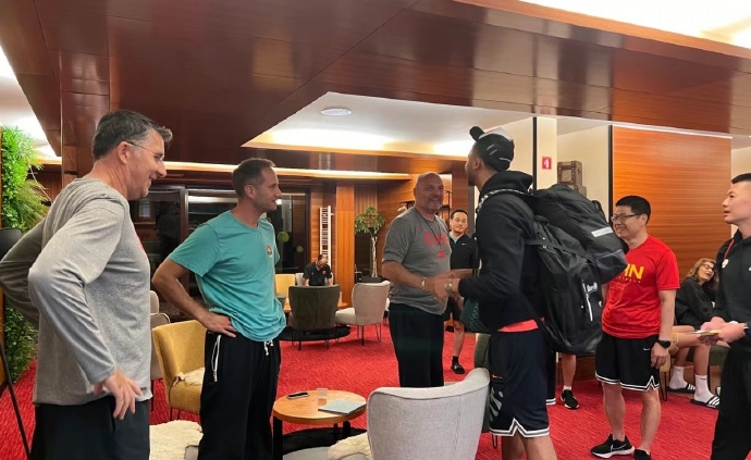 媒体人：李凯尔刚刚抵达中国男篮驻地与球队会合
