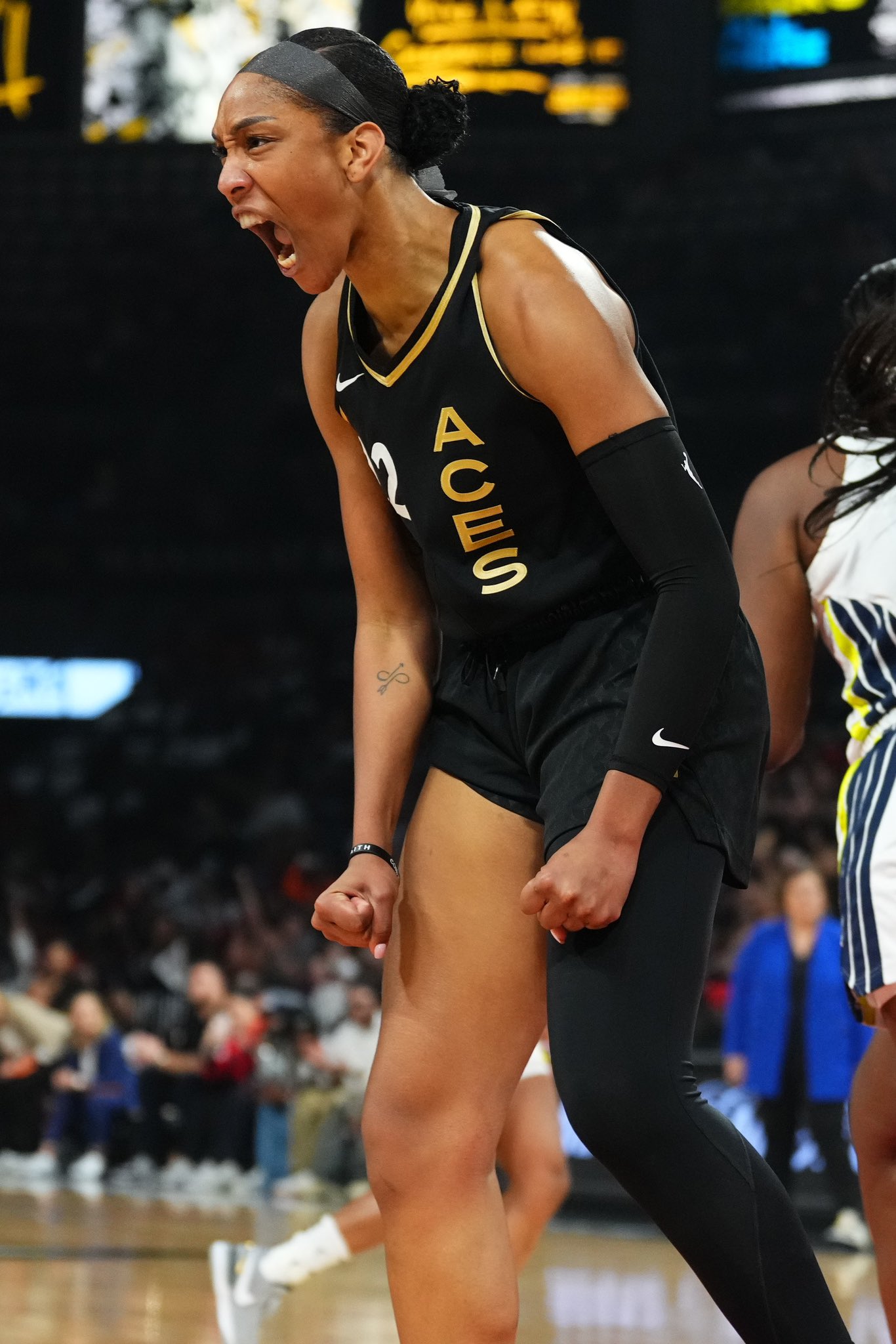 王牌杀器！阿贾威尔逊季后赛连续3场砍下30+创WNBA历史纪录
