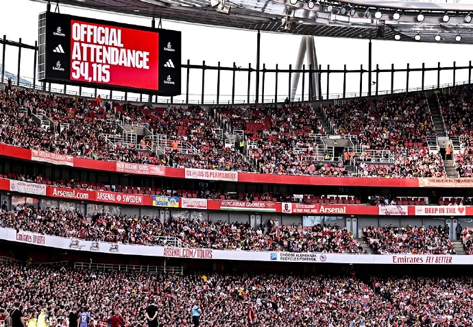 阿森纳女足与利物浦比赛54115人现场观战！创造英超观众人数新高！
