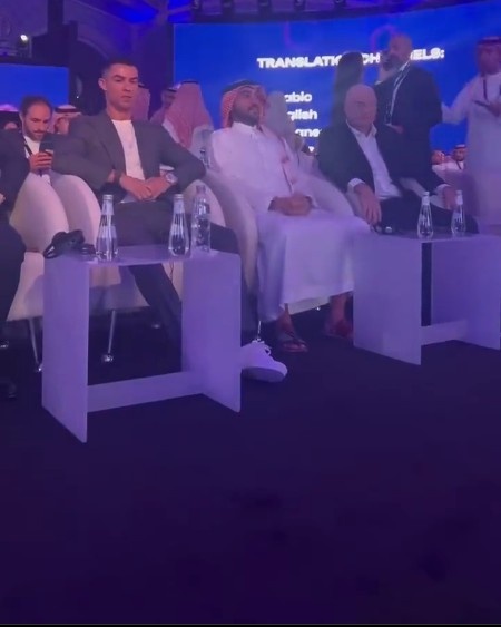 谈申办世俱杯C罗与沙特体育部长和因凡蒂诺一起出席活动