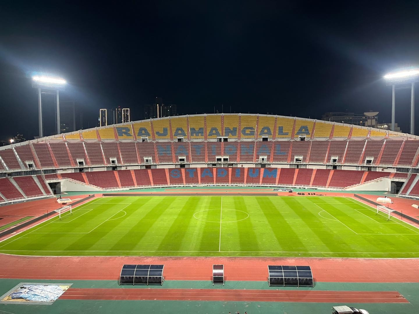 国足明天客战泰国的比赛球场：容量超5万的拉加曼加拉体育场