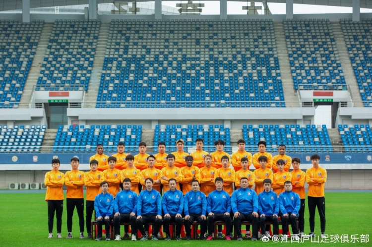 江西庐山足球俱乐部2024赛季全家福来啦！