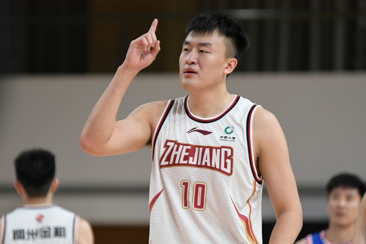强！刘泽一成浙江队史首位在季后赛中至少得到20分10板的本土球员