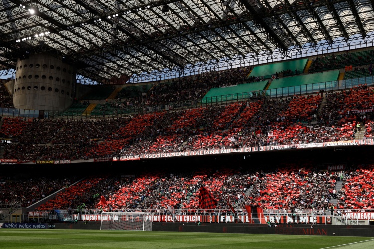 米兰VS那不勒斯现场球迷人数74742人，门票收入850万欧元