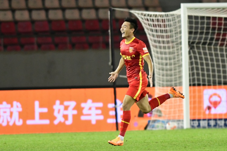 张威：期待留在亚运队，亚运会上要力争为中国队进球
