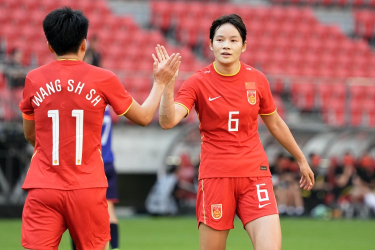 东体：中国女足适应与欧洲强队竞争，用奔跑、协防弥补对抗劣势