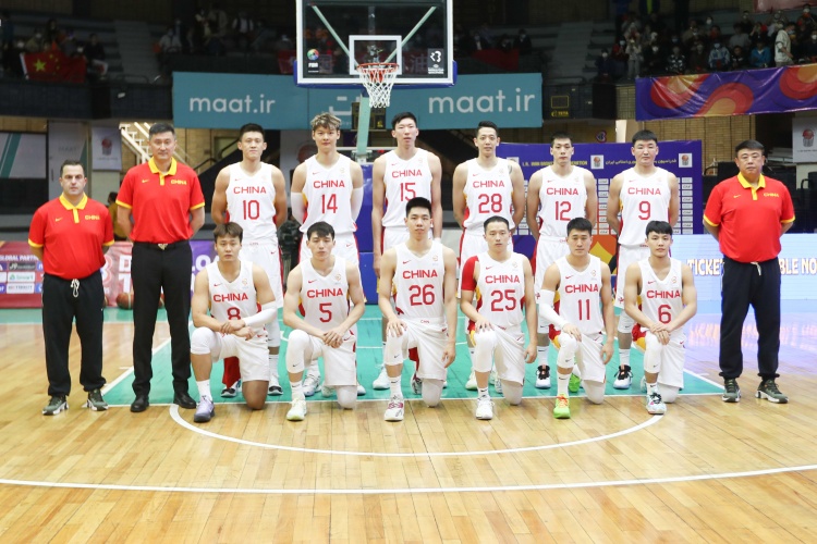 中国男篮世预赛对阵巴林12人名单：王哲林领衔 胡明轩复出 无周琦