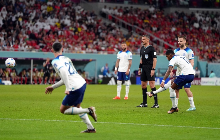 世界杯近2粒直接任意球均来自英格兰球员：拉什福德&特里皮尔