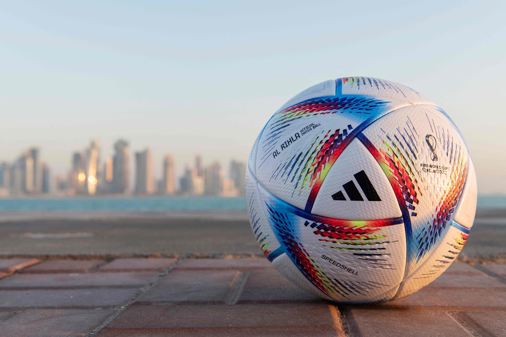 太阳报：本届世界杯的用球内有传感器 它们都需要充电