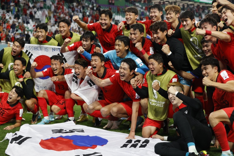 韩国足协主席个人出资追加20亿韩元奖金，平分给26名韩国国脚