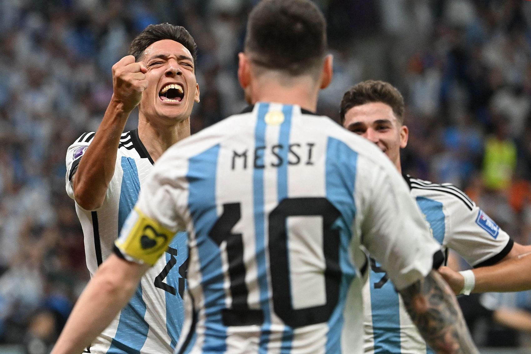 雄鹰翱翔在空！阿根廷连续夺得美洲杯、世界杯冠军