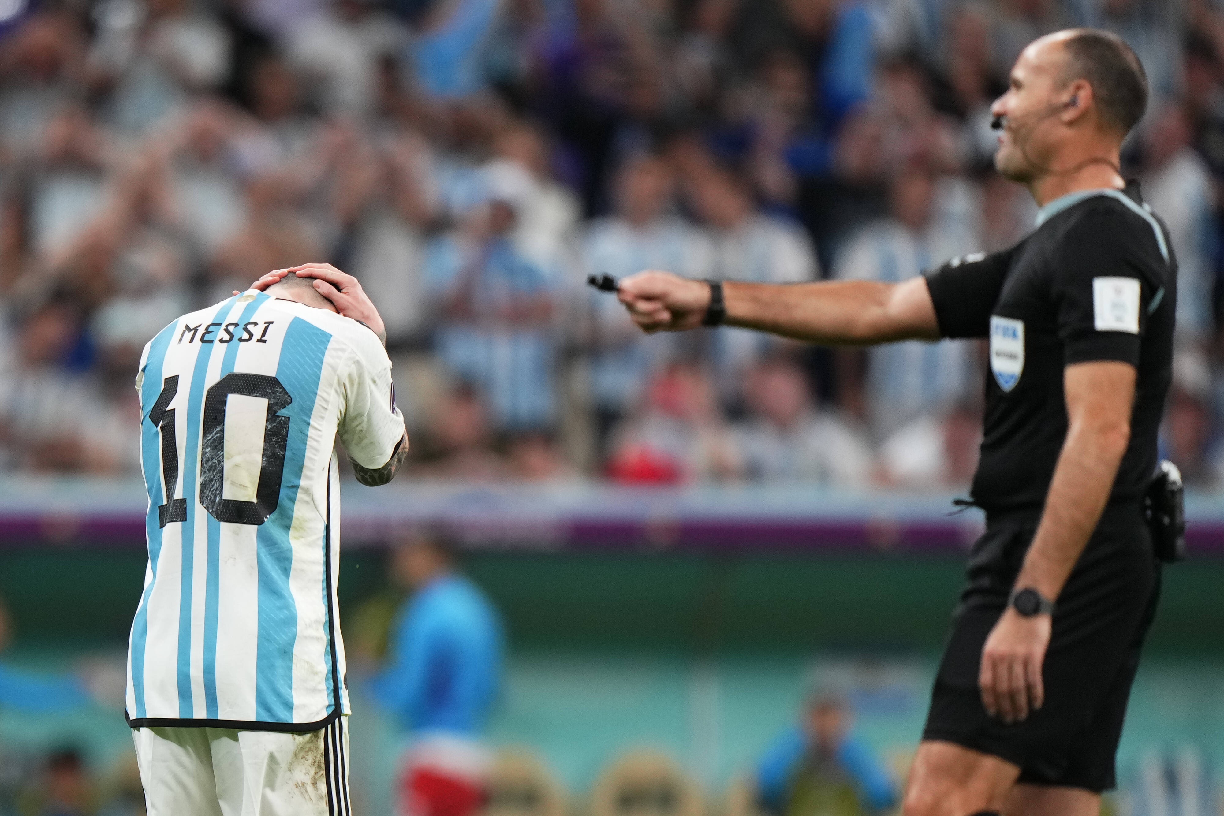 阿根廷vs荷兰抢戏的主裁拉奥斯，外号“小公主”曾误吹掉梅西进球