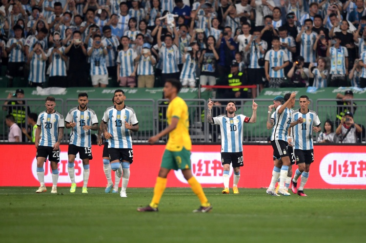 新华社：今年超过70万人次来新工体看球阿根廷友谊赛单场过5万