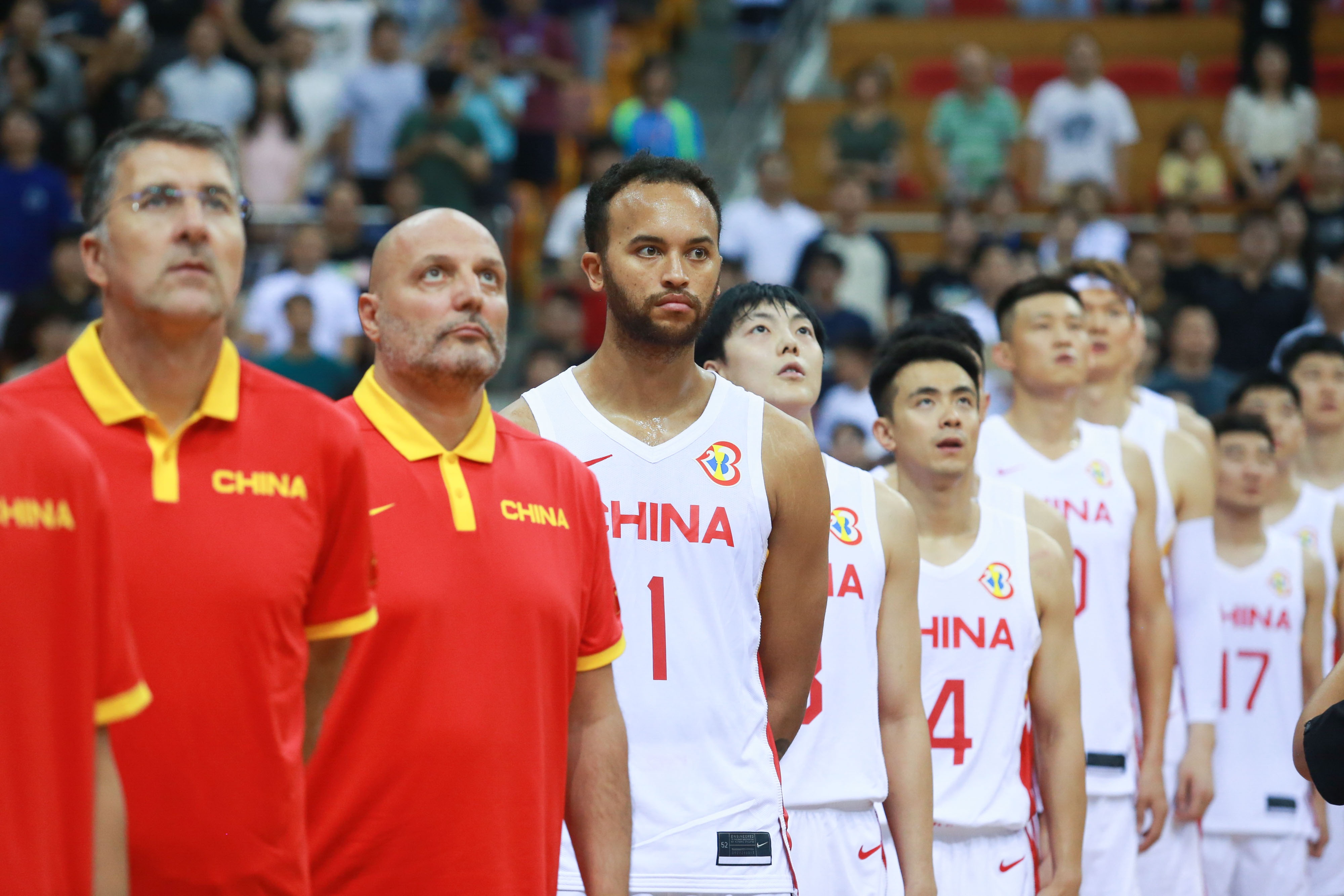 挑战塞尔维亚，中国男篮低谷中再出发中国队小组赛首战前瞻