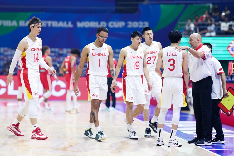 菲律宾男篮官推：15年亚锦赛决赛我们输给中国队今晚是时候复仇