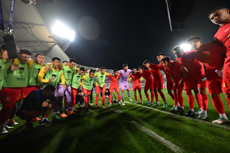 国足赢了就稳出线上届亚洲杯有4个小组第3为3分，4分基本晋级