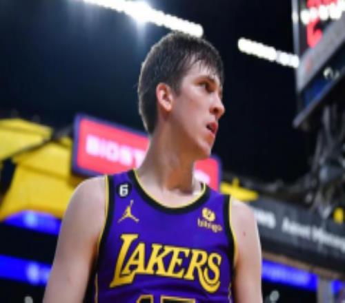 美国队在控卫中尝试里弗斯 为即将到来的FIBA世界杯做准备