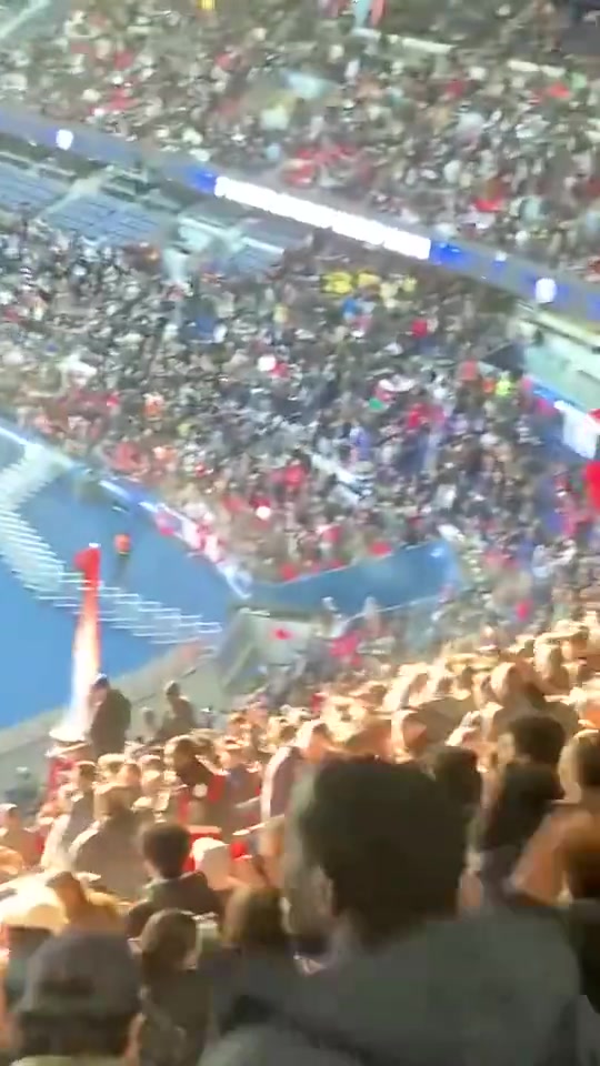 超3万巴黎球迷高唱：谁不跳谁来自马赛