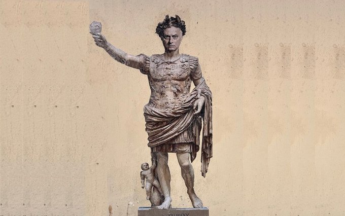 艺术家创作壁画：穆里尼奥化身罗马皇帝，高举罗马队徽
