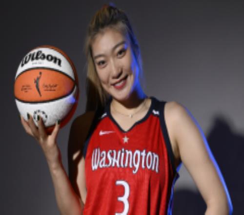 中国女篮球员李梦亮相WNBA