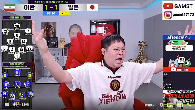 韩国球迷看到日本被判罚点球后高兴坏了