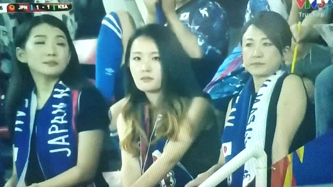 什么水平看台惊现一家日本美女球迷