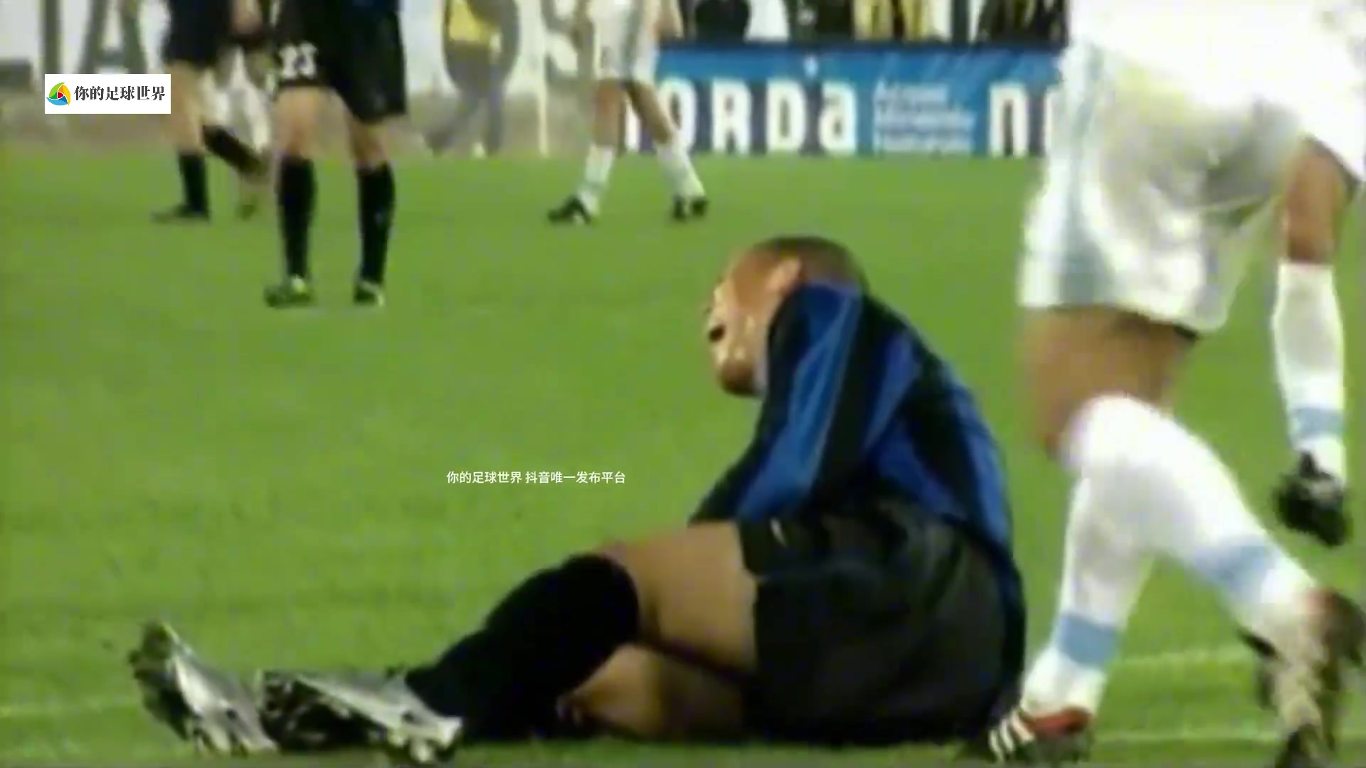 罗纳尔多的膝盖限制了他在足球场上的高度