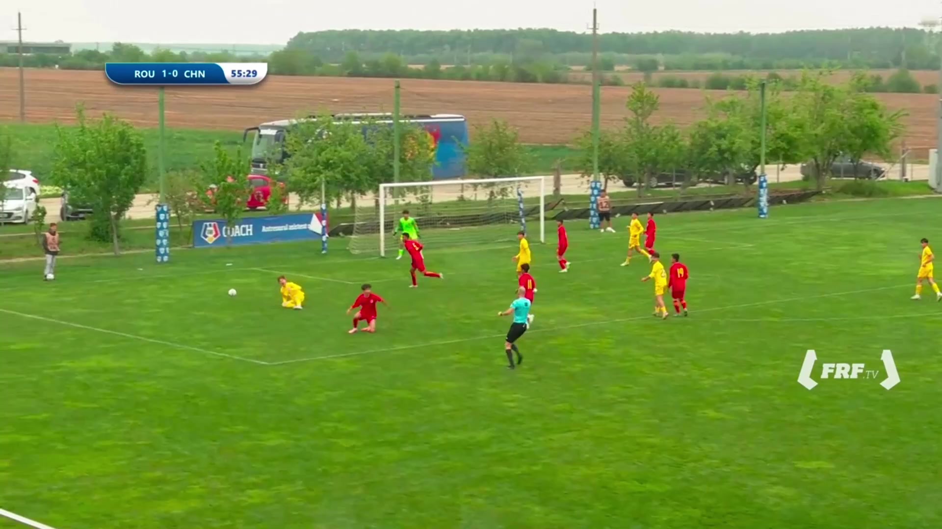禁区内犯规送点！罗马尼亚球员点射破门，U16国足02落后罗马尼亚U16