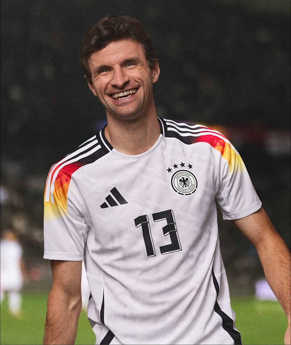 德国队欧洲杯球衣正式公布：主场经典白色球衣，客场亮眼粉紫配色