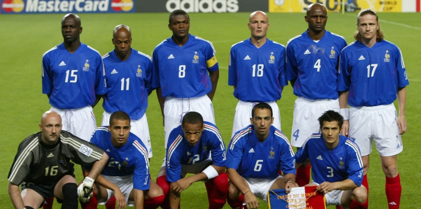 02年世界杯法国队垫底出局！3场比赛1平2负仅1分，甚至1球没进